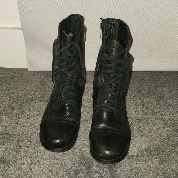 Steve Madden Troopa Black Leather Booties Size 7.5 - Picture 3 of 8
